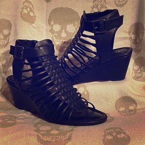 Strappy wedge sandal